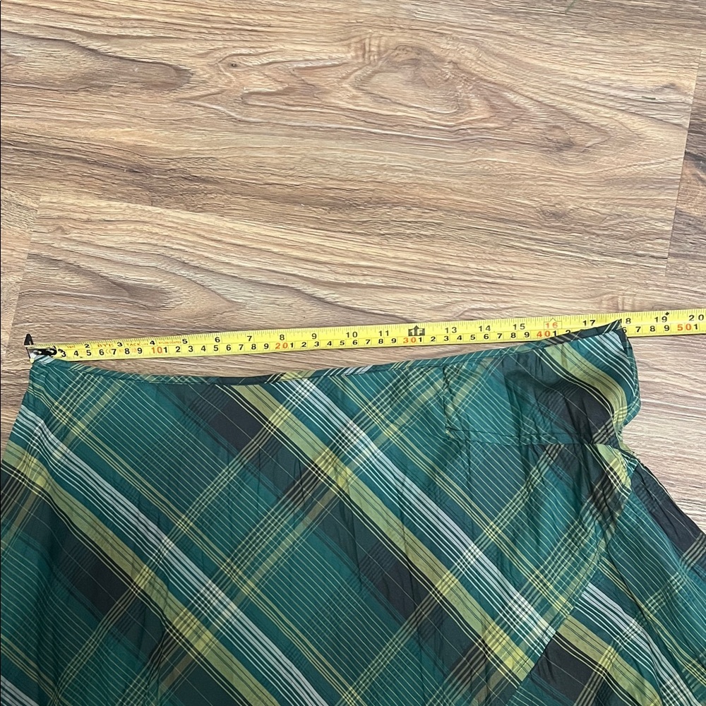 Green Plaid A-Line Midi Skirt with Flattering Panels - Picture 2 of 3